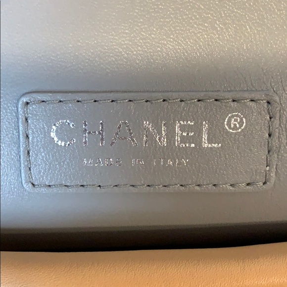 CHANEL Tote - Picture 10 of 15